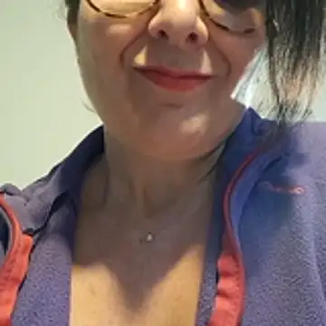 Snapshot of Viola8p chatting on 6, 11, 2025 Viola8p online show from 6, 11, 2025