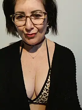 Snapshot of Viola8p chatting on 14, 11, 2025 Viola8p online show from 14, 11, 2025