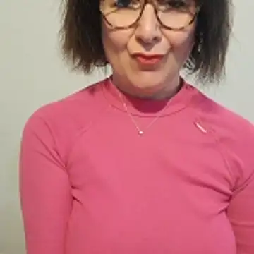 Snapshot of Viola8p chatting on 17, 11, 2025 Viola8p online show from 17, 11, 2025