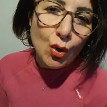 Snapshot of Viola8p chatting on 28, 11, 2025 Viola8p online show from 28, 11, 2025