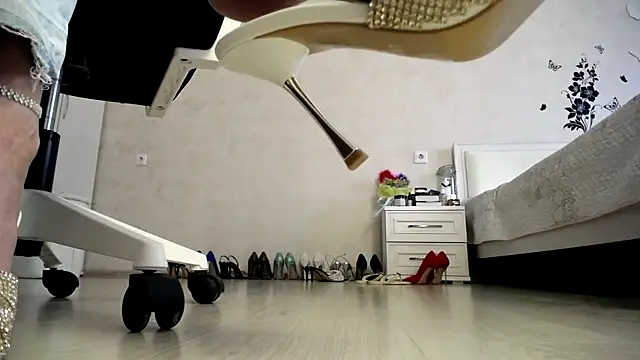 Devil Goddess online show from 7, 2, 2025