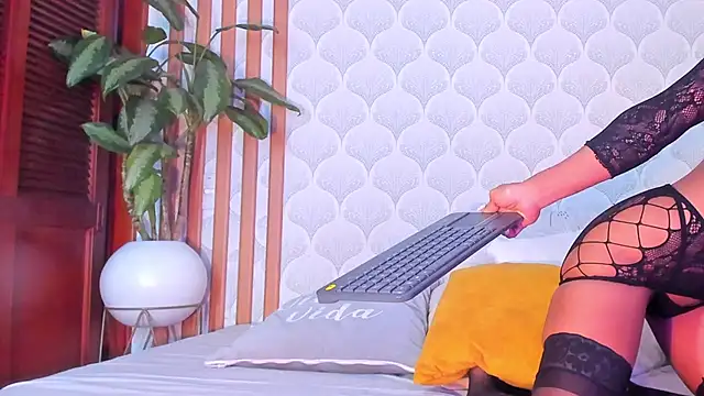 Snapshot of PamelaReall chatting on 28, 12, 2024 PamelaReall online show from 28, 12, 2024