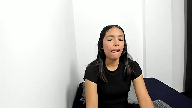 Snapshot of monse_02 chatting on 2, 10, 2025 monse 02 online show from 2, 10, 2025