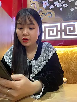 Maeve2k5 online show from 13, 3, 2025