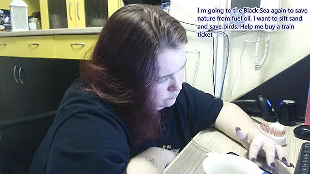 Snapshot of daisy_low chatting on 14, 12, 2025 daisy low online show from 14, 12, 2025
