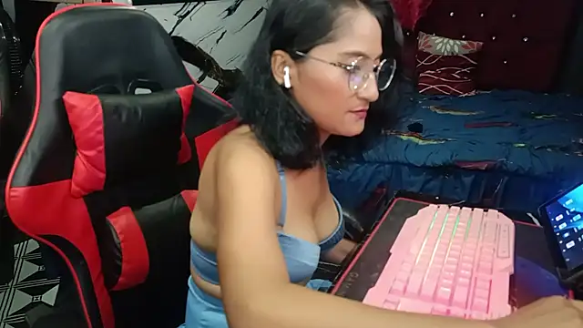 Snapshot of AdelinaMiran90 chatting on 2, 11, 2025 AdelinaMiran90 online show from 2, 11, 2025