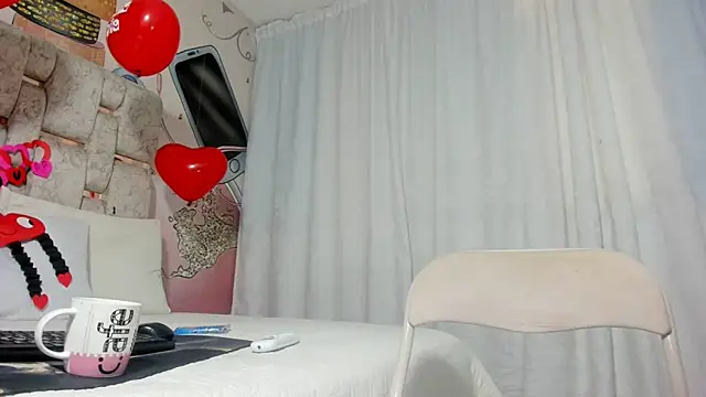 Snapshot of EMMA_SWEETT1 chatting on 14, 2, 2025 EMMA SWEETT1 online show from 14, 2, 2025