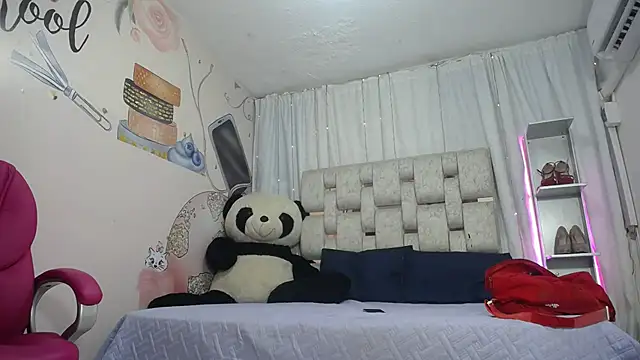 Snapshot of EMMA_SWEETT1 chatting on 28, 9, 2025 EMMA SWEETT1 online show from 28, 9, 2025