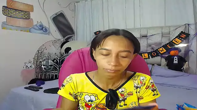 Snapshot of EMMA_SWEETT1 chatting on 8, 10, 2025 EMMA SWEETT1 online show from 8, 10, 2025