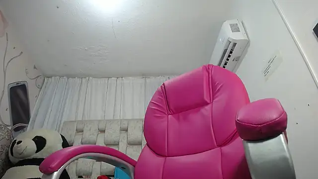 Snapshot of EMMA_SWEETT1 chatting on 14, 11, 2025 EMMA SWEETT1 online show from 14, 11, 2025