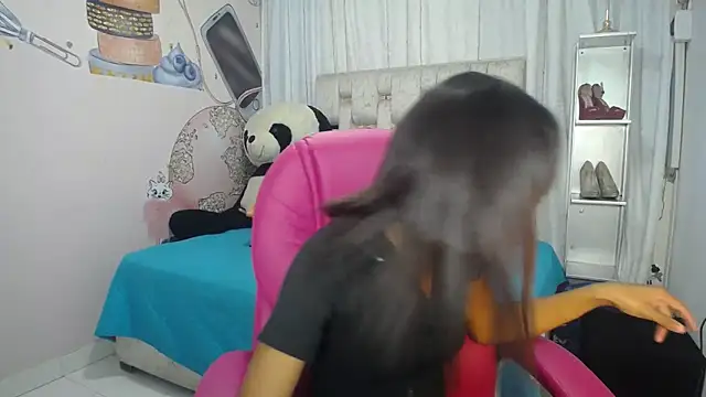 Snapshot of EMMA_SWEETT1 chatting on 15, 11, 2025 EMMA SWEETT1 online show from 15, 11, 2025