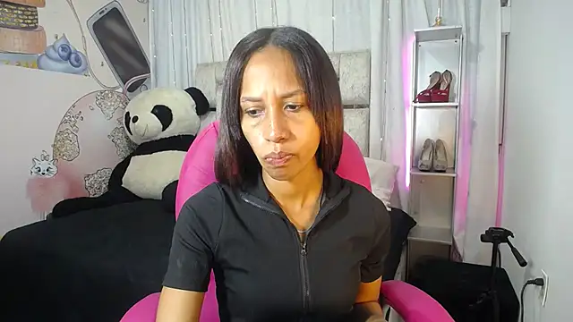 Snapshot of EMMA_SWEETT1 chatting on 25, 11, 2025 EMMA SWEETT1 online show from 25, 11, 2025