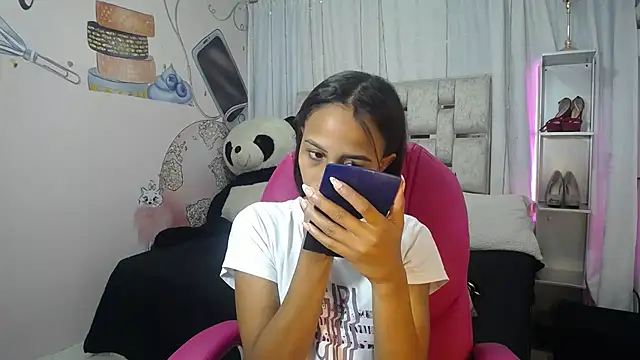 Snapshot of EMMA_SWEETT1 chatting on 26, 11, 2025 EMMA SWEETT1 online show from 26, 11, 2025