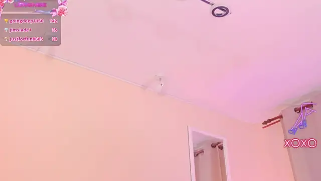 Snapshot of ArianaCroft chatting on 4, 1, 2025 ArianaCroft online show from 4, 1, 2025