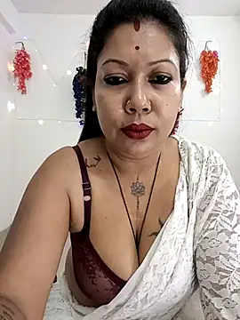 Snapshot of YOUR_LOVELY-40 chatting on 24, 10, 2025 YOUR LOVELY-40 online show from 24, 10, 2025