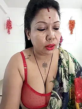 Snapshot of YOUR_LOVELY-40 chatting on 30, 10, 2025 YOUR LOVELY-40 online show from 30, 10, 2025