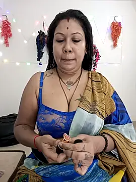 Snapshot of YOUR_LOVELY-40 chatting on 1, 11, 2025 YOUR LOVELY-40 online show from 1, 11, 2025