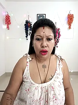 Snapshot of YOUR_LOVELY-40 chatting on 23, 11, 2025 YOUR LOVELY-40 online show from 23, 11, 2025