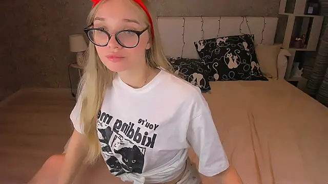 BoysLoveBlondee online show from 22, 1, 2025