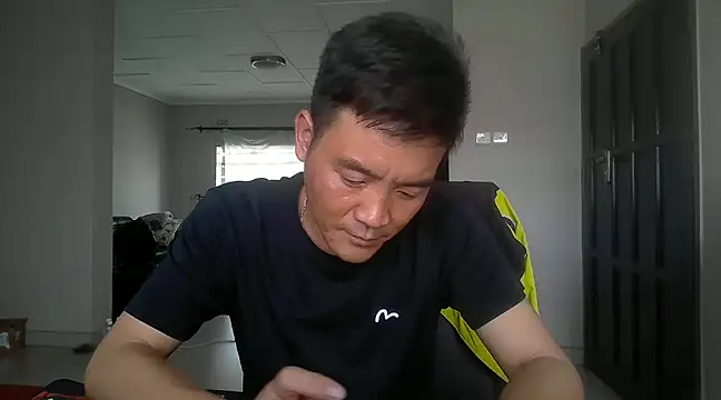 kisstoyousoon2024 online show from 2, 1, 2025