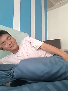 kisstoyousoon2024 online show from 12, 3, 2025