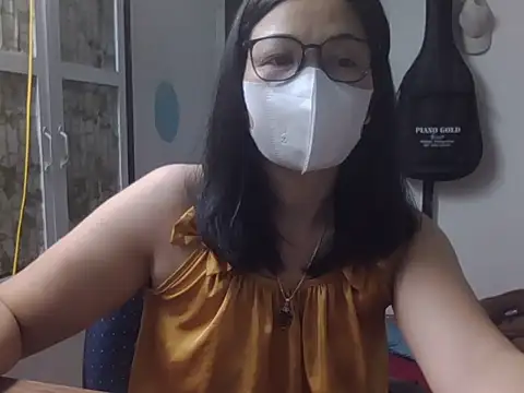 Snapshot of JuliaCiona chatting on 9, 11, 2025 JuliaCiona online show from 9, 11, 2025