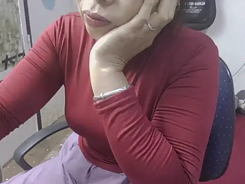 Snapshot of JuliaCiona chatting on 11, 11, 2025 JuliaCiona online show from 11, 11, 2025