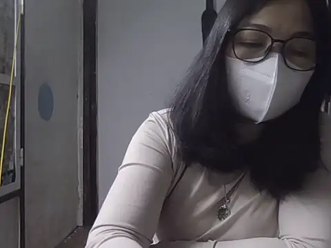 Snapshot of JuliaCiona chatting on 18, 11, 2025 JuliaCiona online show from 18, 11, 2025