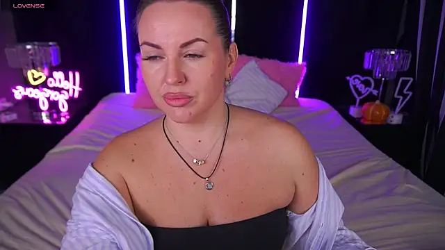 Snapshot of KiraCandyS chatting on 21, 11, 2025 KiraCandyS online show from 21, 11, 2025