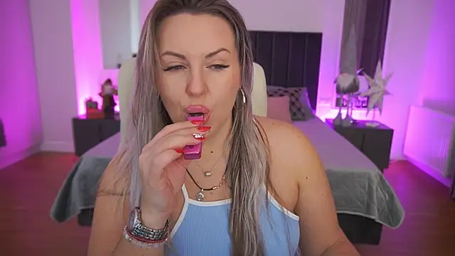 KiraCandyS online show from 5, 1, 2026