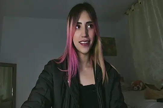 Snapshot of linnie_ chatting on 7, 3, 2025 linnie  online show from 7, 3, 2025