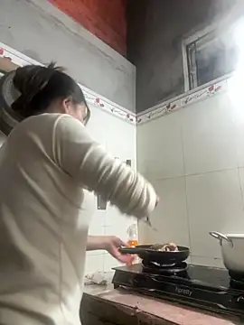 Snapshot of Hellen_111 chatting on 2, 11, 2025 Hellen 111 online show from 2, 11, 2025