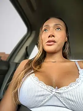 Snapshot of KyaraMiller chatting on 6, 2, 2025 KyaraMiller online show from 6, 2, 2025