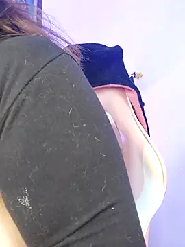 Snapshot of ItsNaiixa chatting on 1, 3, 2025 ItsNaiixa online show from 1, 3, 2025