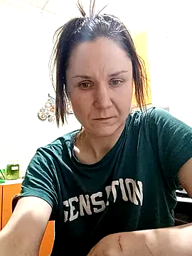 Snapshot of Holly_Bette chatting on 4, 2, 2025 Holly Bette online show from 4, 2, 2025