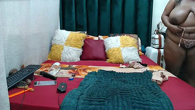 Snapshot of GaggingQueenxx chatting on 9, 9, 2025 GaggingQueenxx online show from 9, 9, 2025