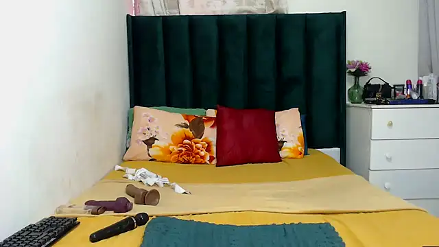 Snapshot of GaggingQueenxx chatting on 17, 11, 2025 GaggingQueenxx online show from 17, 11, 2025