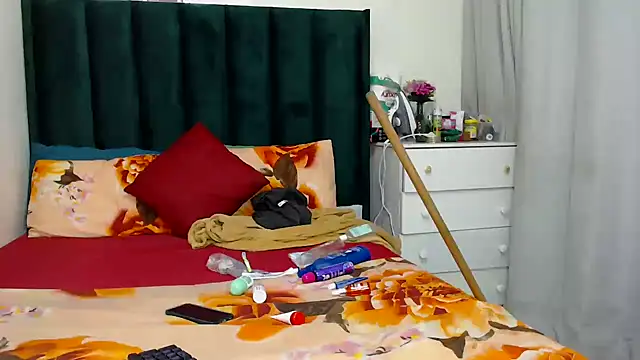 Snapshot of GaggingQueenxx chatting on 26, 11, 2025 GaggingQueenxx online show from 26, 11, 2025