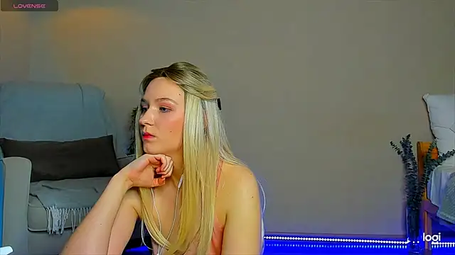 Snapshot of Agatha_weiss chatting on 19, 11, 2025 Agatha weiss online show from 19, 11, 2025