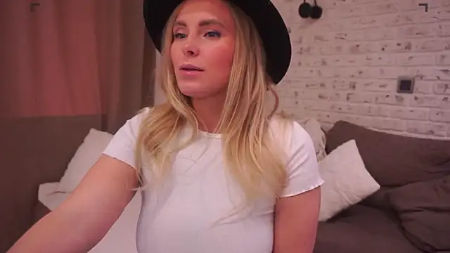 Snapshot of Charming_Daphny chatting on 14, 3, 2025 Charming Daphny online show from 14, 3, 2025