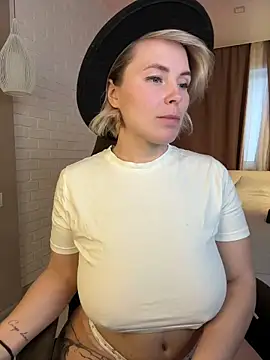 Snapshot of Charming_Daphny chatting on 4, 12, 2025 Charming Daphny online show from 4, 12, 2025