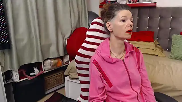 Snapshot of kellyterapy chatting on 6, 11, 2025 kellyterapy online show from 6, 11, 2025