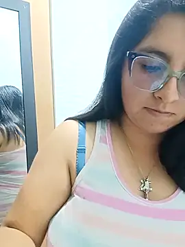 Snapshot of _Angelinaandrade_ chatting on 30, 10, 2025 Angelinaandrade online show from 30, 10, 2025