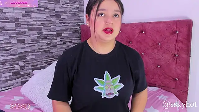 Snapshot of skyhotgirll chatting on 11, 1, 2025 skyhotgirll online show from 11, 1, 2025