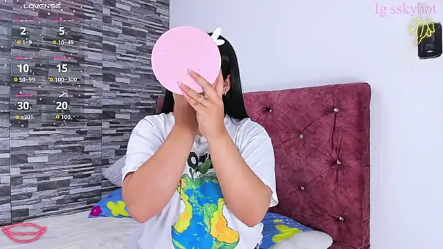 Snapshot of skyhotgirll chatting on 11, 9, 2025 skyhotgirll online show from 11, 9, 2025