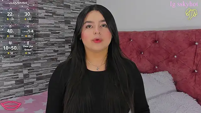 Snapshot of skyhotgirll chatting on 4, 10, 2025 skyhotgirll online show from 4, 10, 2025