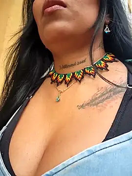 Snapshot of luisa16xxx chatting on 11, 11, 2025 luisa16xxx online show from 11, 11, 2025