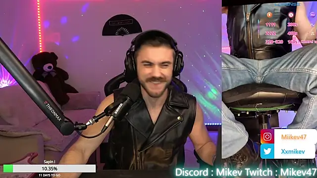 Snapshot of Mikev chatting on 20, 11, 2025 Mikev online show from 20, 11, 2025