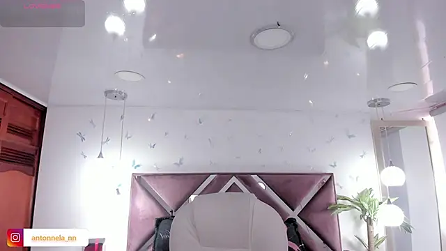 Snapshot of _Antonnela_ chatting on 15, 12, 2025 Antonnela online show from 15, 12, 2025