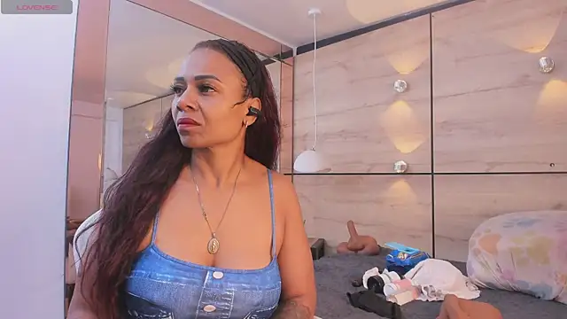 Snapshot of martina_touss chatting on 27, 3, 2026 martina touss online show from 27, 3, 2026